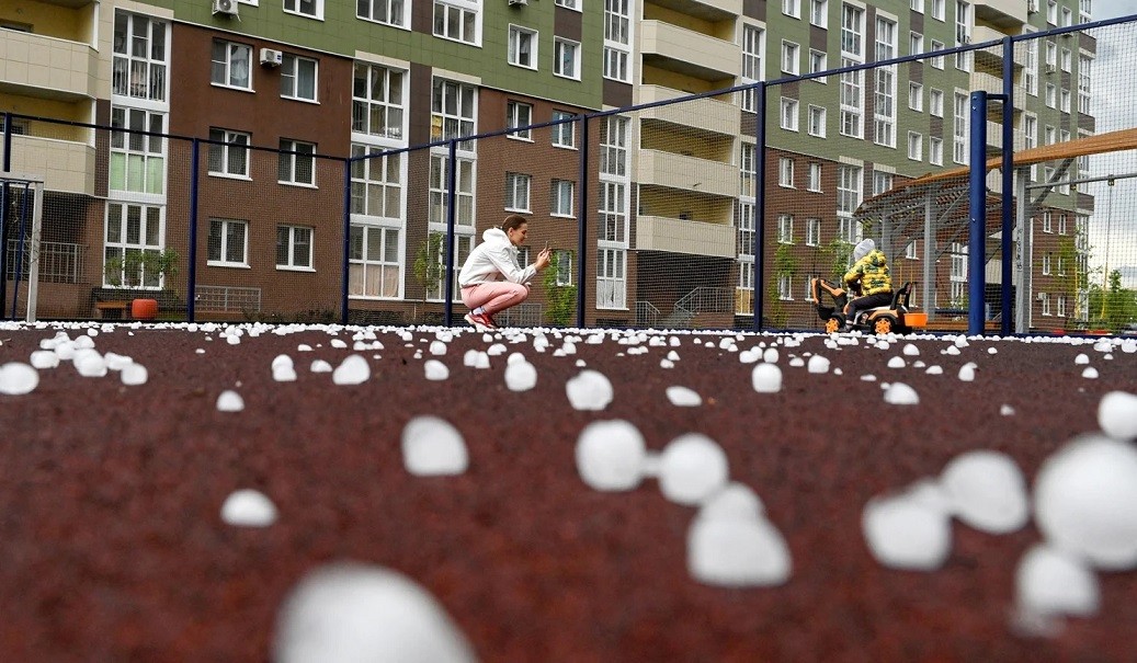 Ảnh ấn tượng (26/6 2/7): Tổng thống Nga Putin cảm ơn vì ngăn ‘cuộc nội chiến’, Ukraine bắn pháo phản lực huyền thoại thời Liên Xô, cháy rừng ở Canada