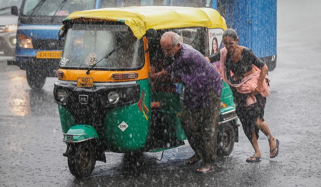 Ảnh ấn tượng (26/6 2/7): Tổng thống Nga Putin cảm ơn vì ngăn ‘cuộc nội chiến’, Ukraine bắn pháo phản lực huyền thoại thời Liên Xô, cháy rừng ở Canada