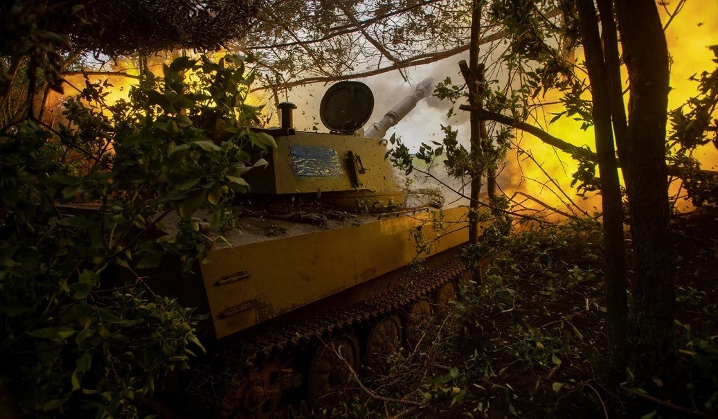 Ảnh ấn tượng (26/6 2/7): Tổng thống Nga Putin cảm ơn vì ngăn ‘cuộc nội chiến’, Ukraine bắn pháo phản lực huyền thoại thời Liên Xô, cháy rừng ở Canada