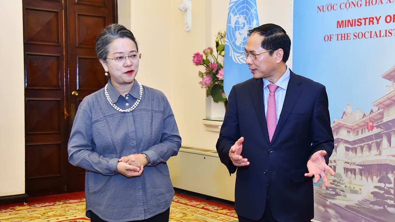 Bộ trưởng Ngoại giao Bùi Thanh Sơn đón, hội đàm với Phó Tổng thư ký Liên hợp quốc Armida Salsiah Alisjahbana