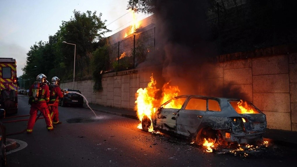 Bạo loạn ở Pháp tác động thế nào đến nền kinh tế?