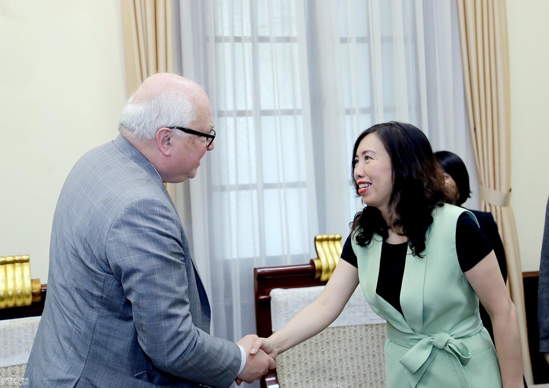 Thứ trưởng Ngoại giao Lê Thị Thu Hằng tiếp Đại sứ, Cố vấn Bộ trưởng châu Âu và Ngoại giao Pháp về các vấn đề tôn giáo