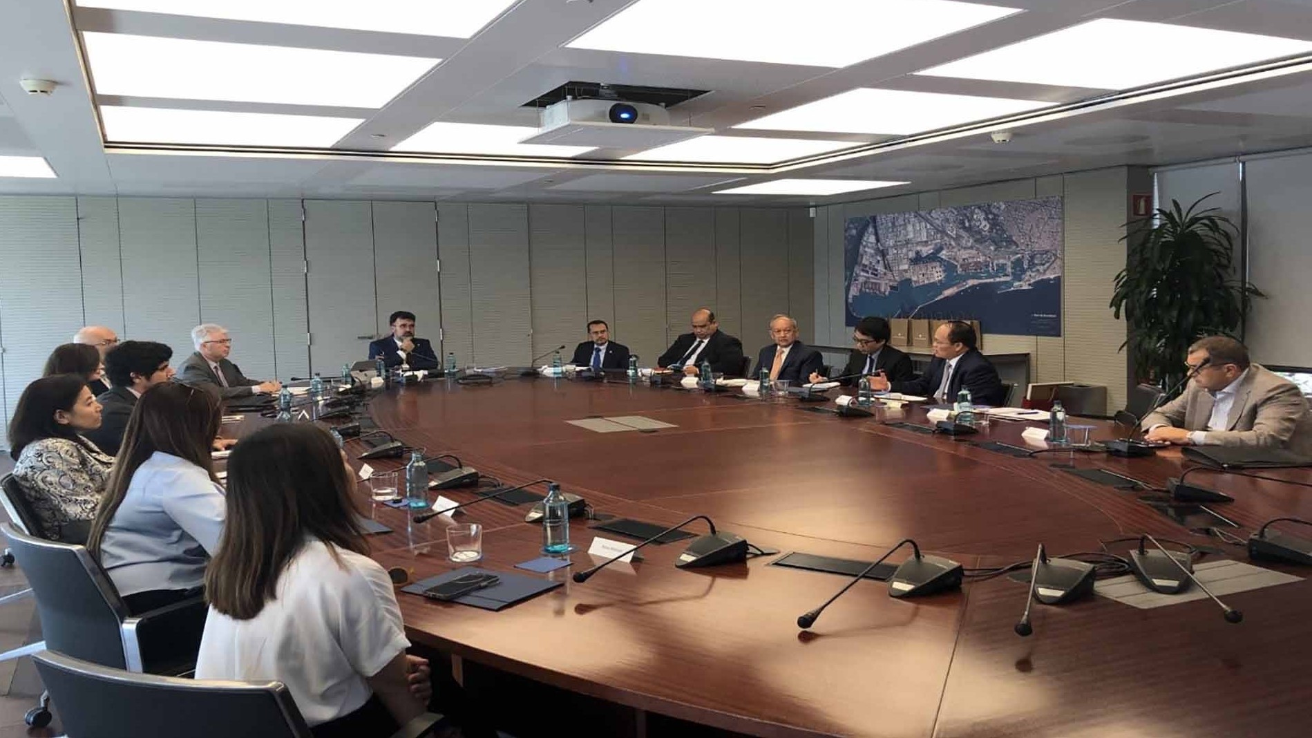 Đại sứ Đoàn Thanh Song thăm làm việc tại cảng Barcelona, Tây Ban Nha