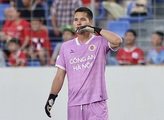 Báo Thai Lan giới thiệu và ca ngợi hết lời về tài năng của thủ thành Việt kiều Filip Nguyễn Báo Thai Lan giới thiệu và ca ngợi hết lời về tài năng của thủ thành Việt kiều Filip Nguyễn