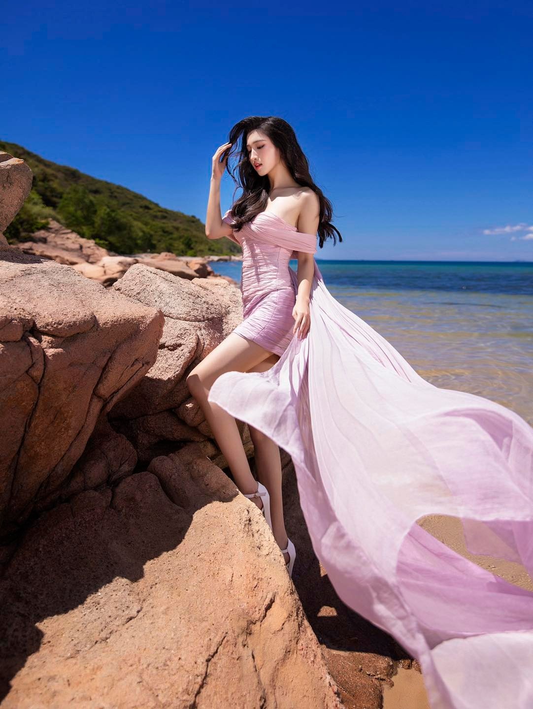 Á hậu Phương Nhi