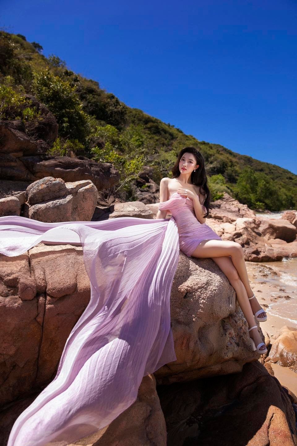 Á hậu Phương Nhi