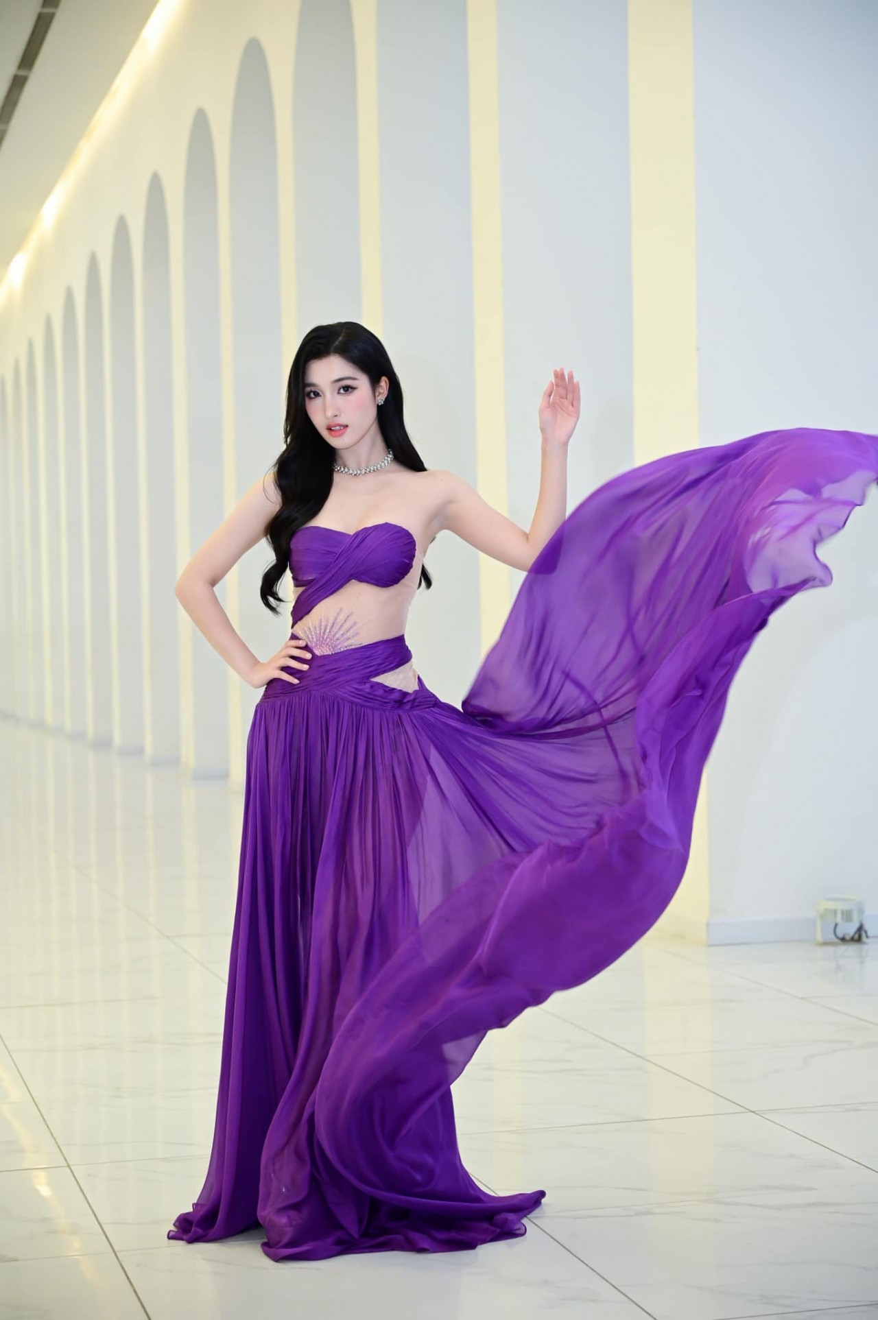 Á hậu Phương Nhi