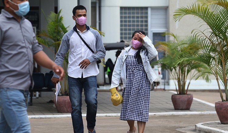 Chính phủ Hoàng gia Campuchia vừa ban hành quyết định tăng mức hỗ trợ tài chính cho các bà mẹ và trẻ nhỏ từ khi mang thai và sinh nở cho đến khi trẻ được 2 tuổi. (Nguồn: Khmer Times) Chính phủ Hoàng gia Campuchia vừa ban hành quyết định tăng mức hỗ trợ tài chính cho các bà mẹ và trẻ nhỏ từ khi mang thai và sinh nở cho đến khi trẻ được 2 tuổi. (Nguồn: Khmer Times)