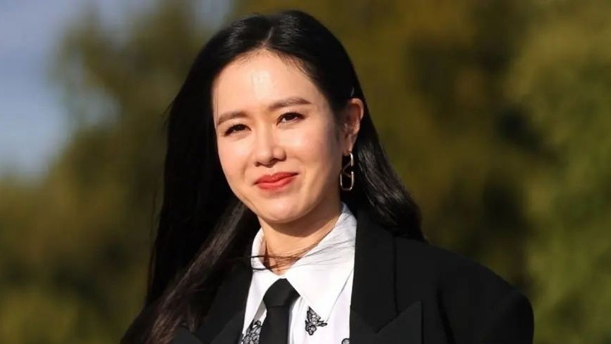 Son Ye Jin mặn mà nhan sắc, rạng ngời dự show thời trang cao cấp tại Pháp