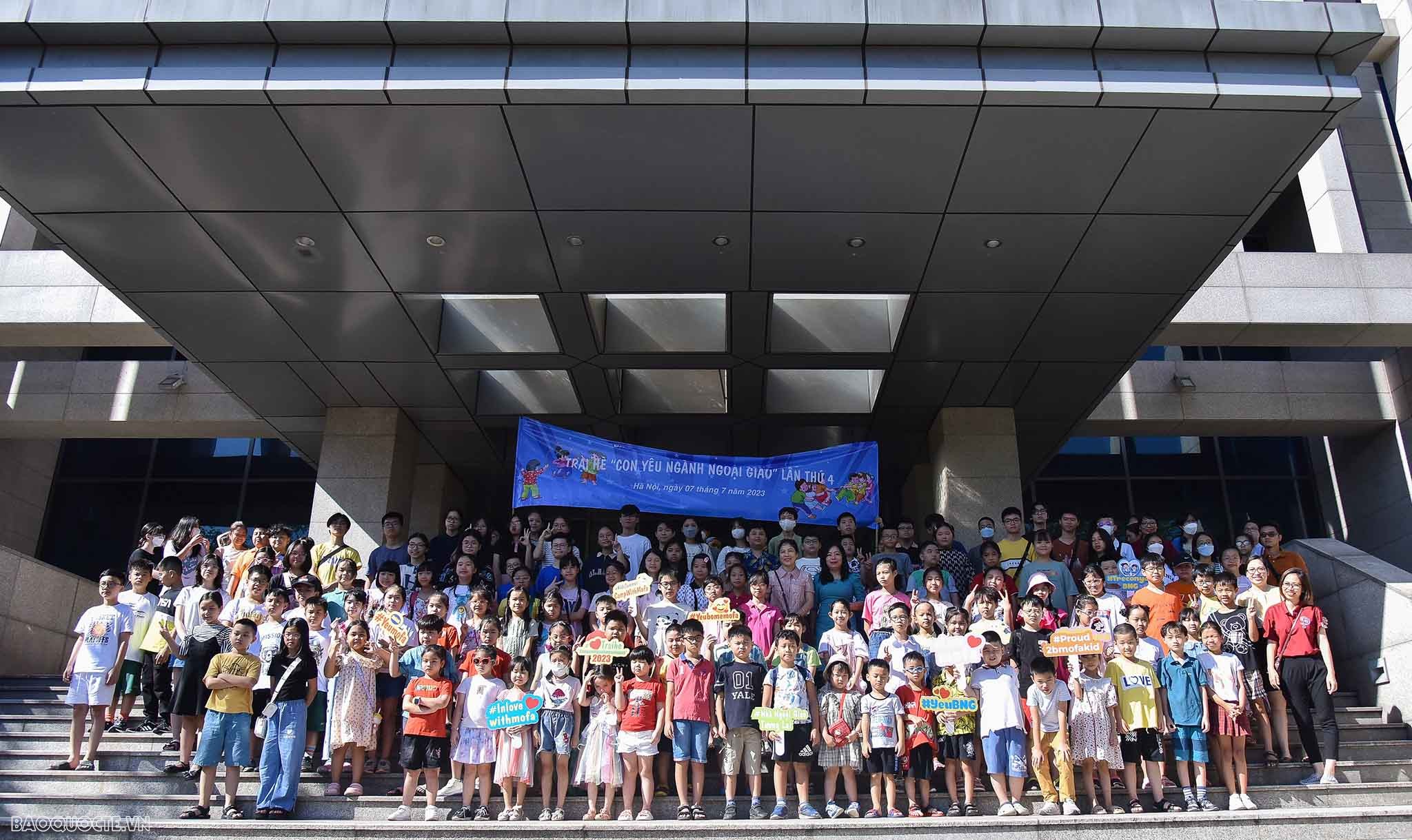 Con yêu ngành Ngoại giao lần 4 trở lại