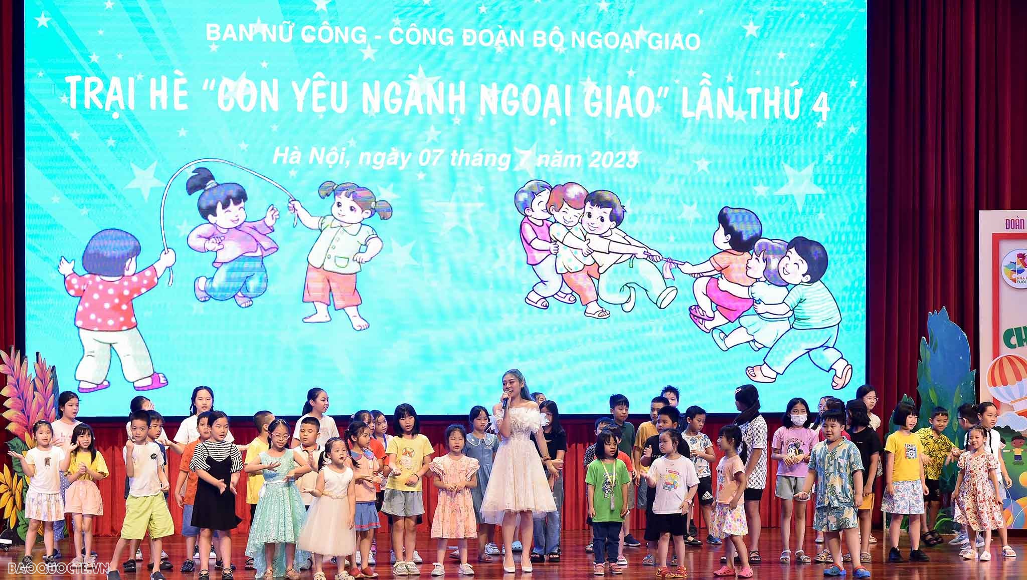 Con yêu ngành Ngoại giao lần 4 trở lại