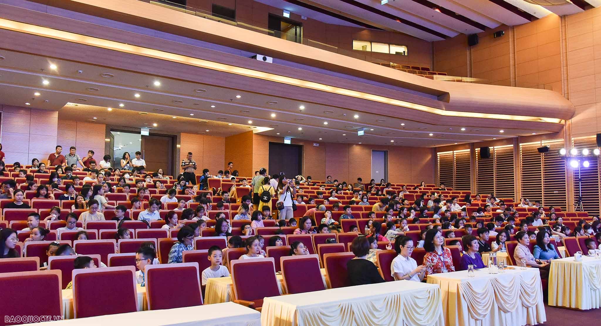 Con yêu ngành Ngoại giao lần 4 trở lại