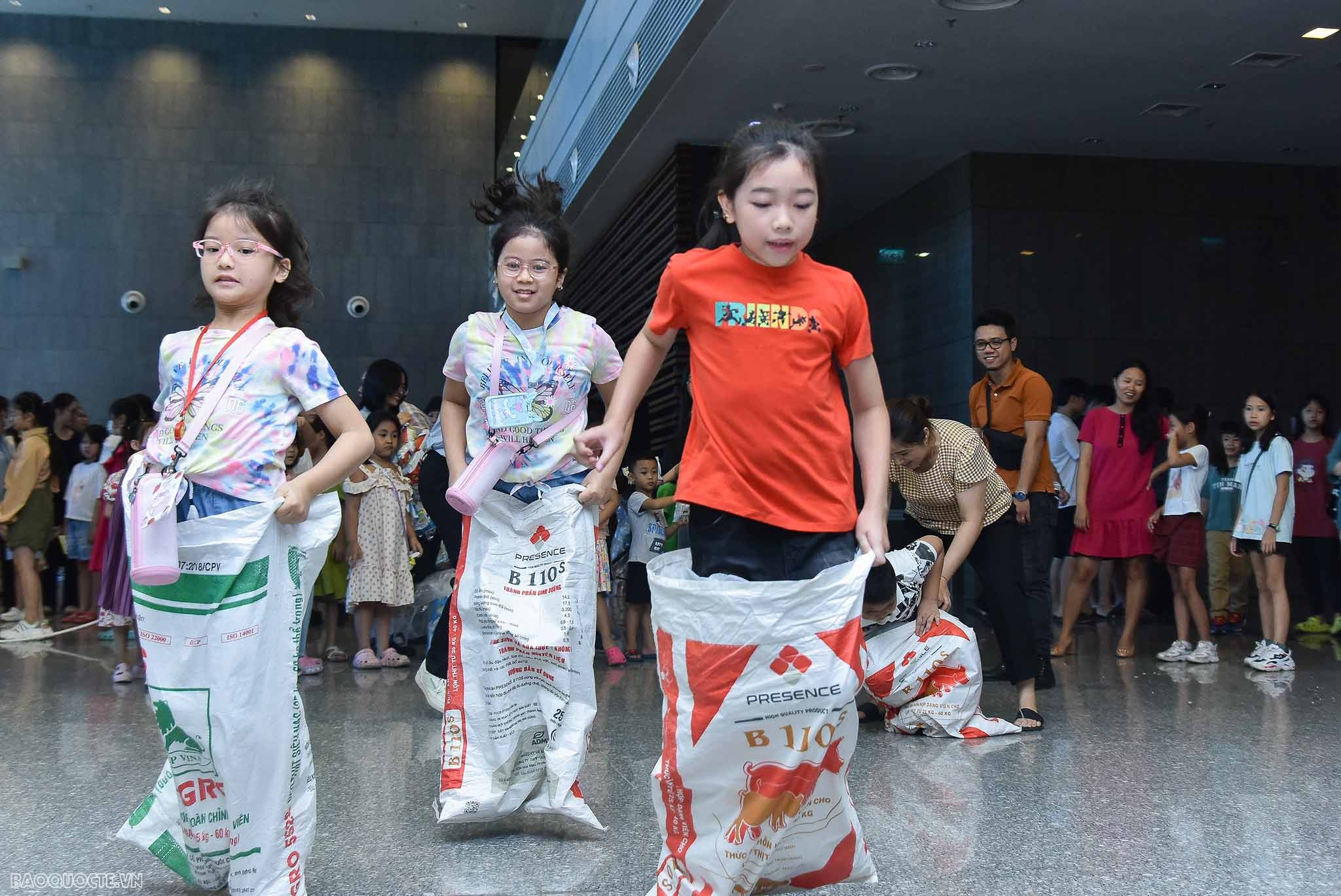 Con yêu ngành Ngoại giao lần 4 trở lại