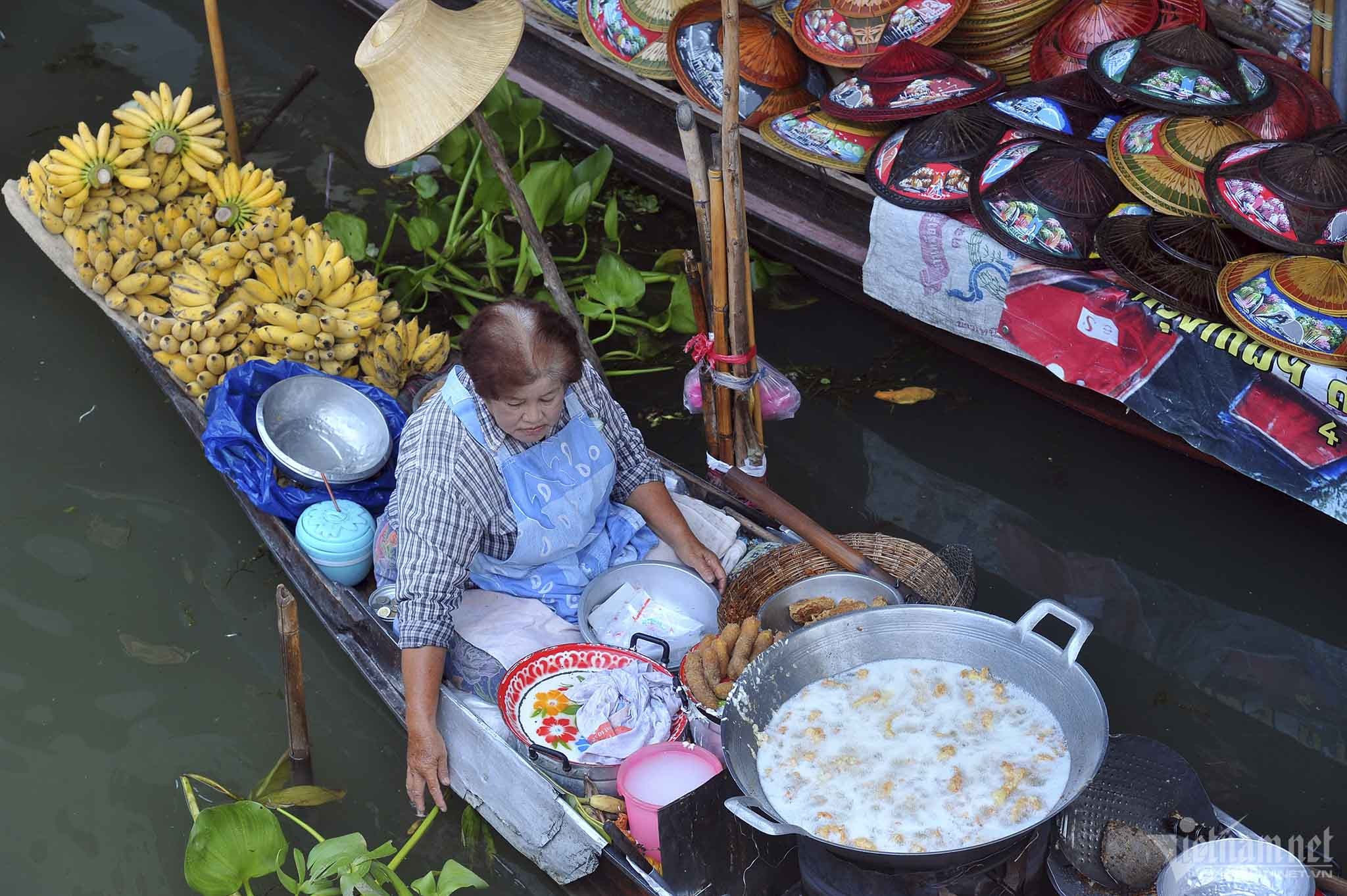 Khám phá chợ nổi lâu đời nhất Thái Lan