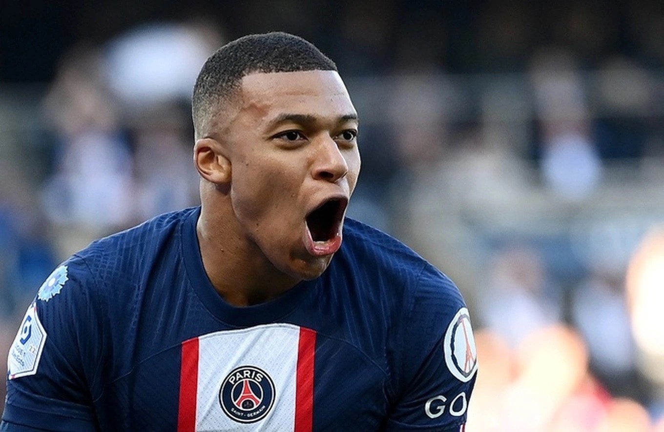 Kylian Mbappe công khai chỉ trích PSG là đội bóng chia rẽ, tuyên bố cứng rắn về tương lai Kylian Mbappe công khai chỉ trích PSG là đội bóng chia rẽ, tuyên bố cứng rắn về tương lai