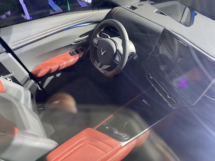 Cận cảnh VinFast VF7 lần đầu xuất hiện tại Việt Nam