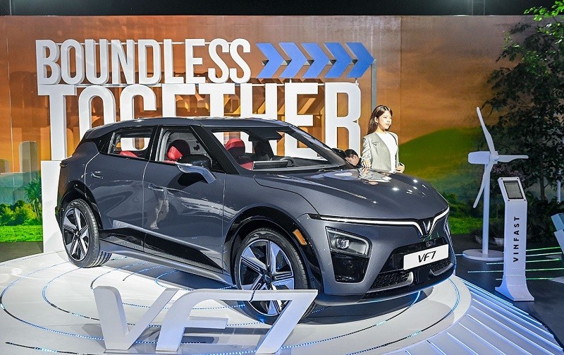 VinFast VF7 vừa xuất hiện tại triển lãm 'VinFast - Vì tương lai xanh'.