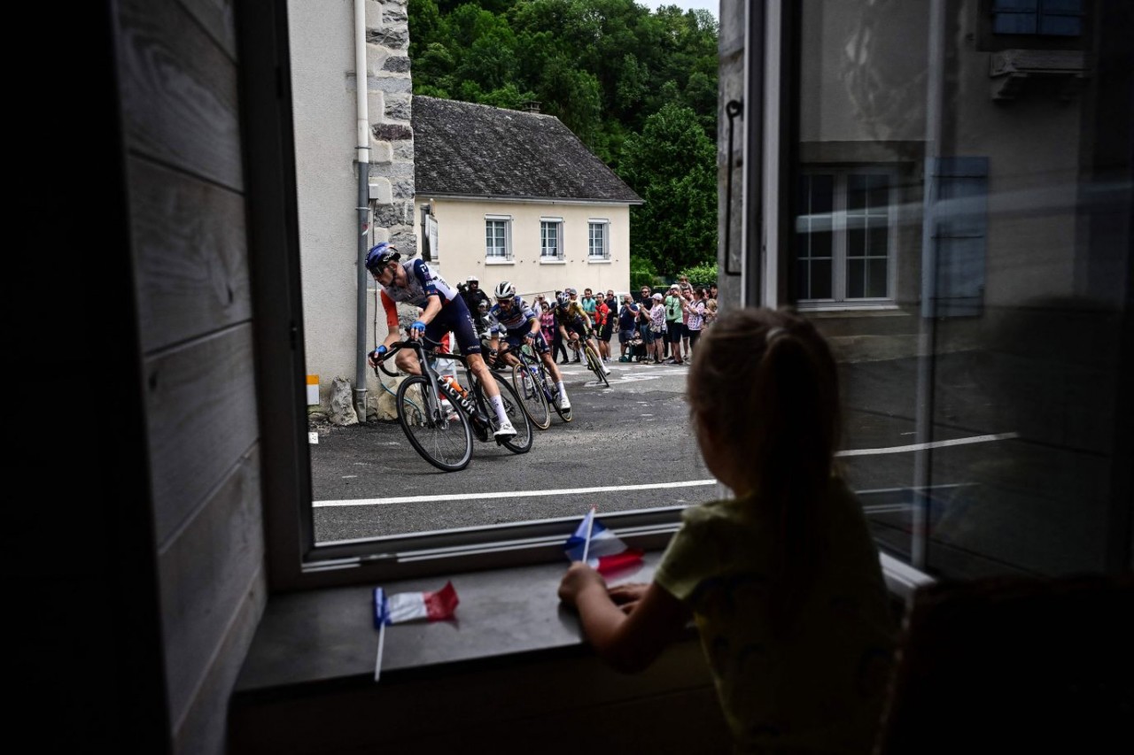 Ảnh ấn tượng (3-9/7): Bất ngờ về nơi trùm Wagner đang lưu trú, pháo tự hành hiếm nhất của Ukraine khai hỏa, ông Biden ‘ngầu’ với kính râm