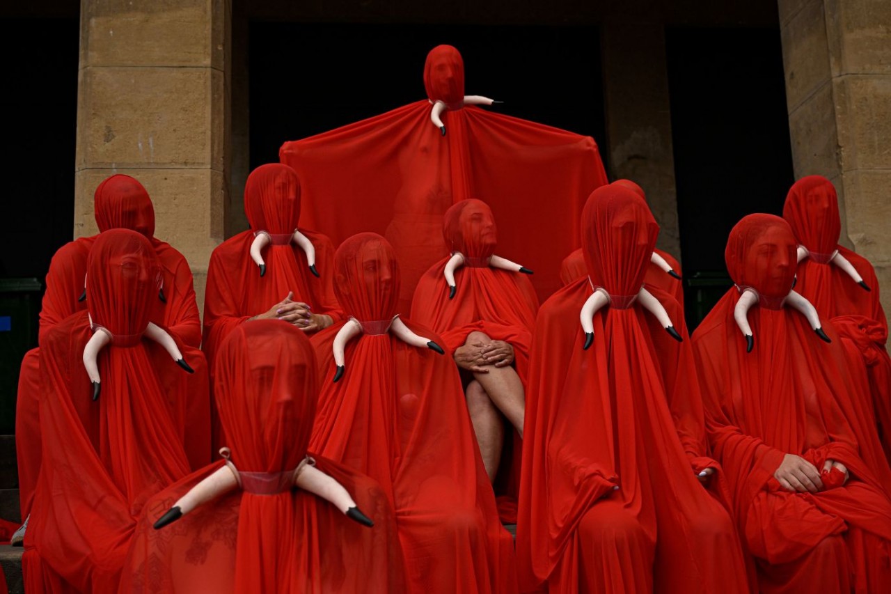 Ảnh ấn tượng (3-9/7): Bất ngờ về nơi trùm Wagner đang lưu trú, pháo tự hành hiếm nhất của Ukraine khai hỏa, ông Biden ‘ngầu’ với kính râm