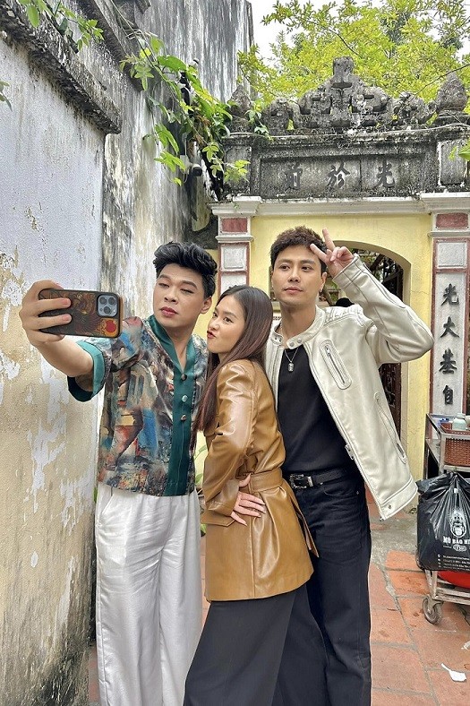 Gia đình vui bất thình lình: