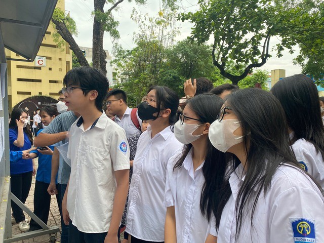 Hà Nội hạ điểm chuẩn vào lớp 10 Hà Nội hạ điểm chuẩn vào lớp 10