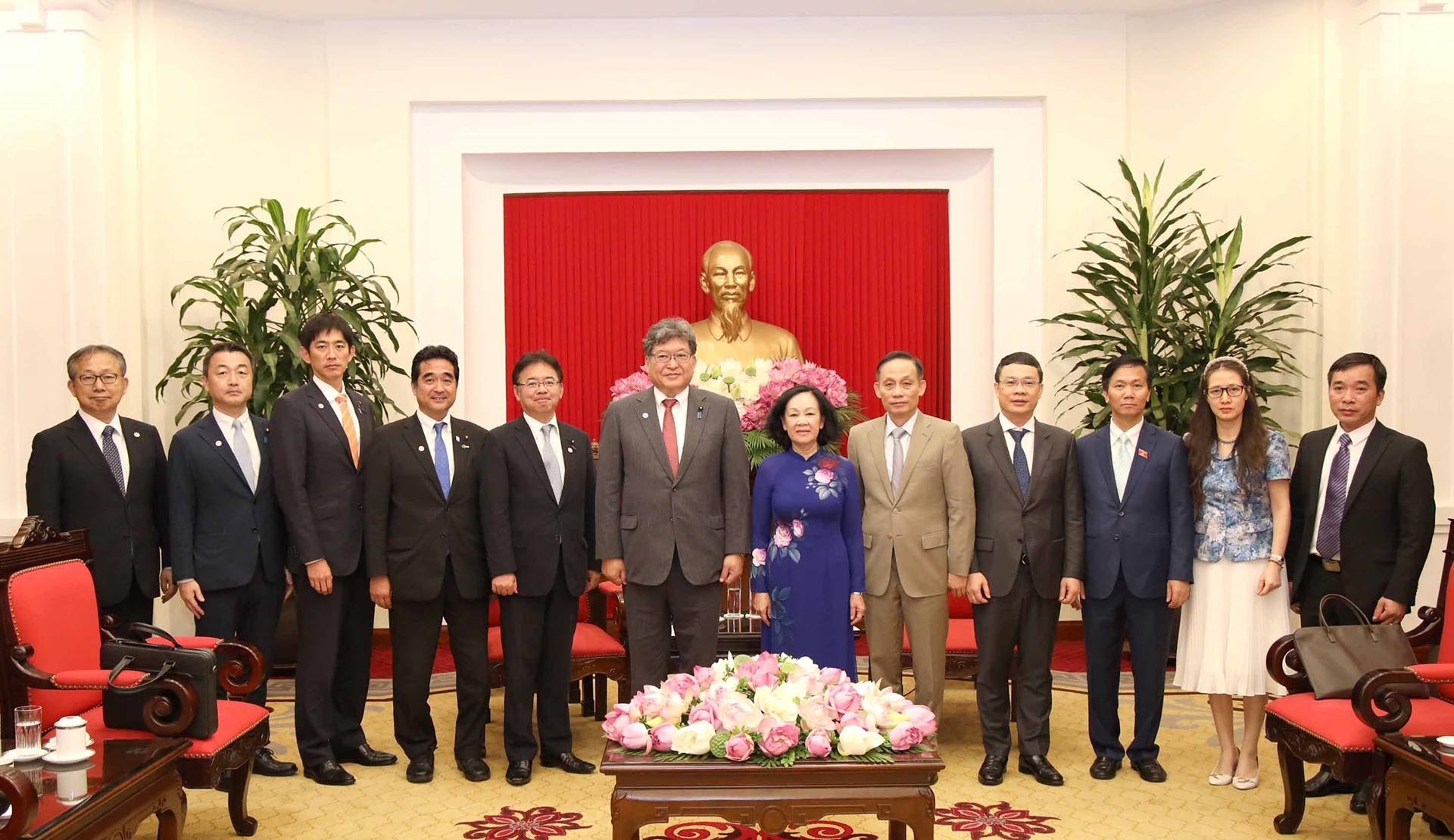 Thường trực Ban bí thư Trương Thị Mai và các dại biểu. (Nguồn: TTXVN)