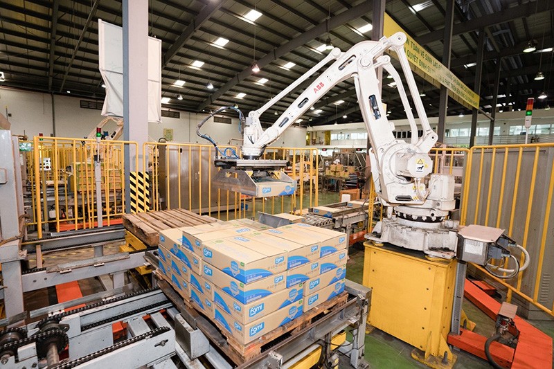 Dây chuyền sản xuất hiện đại và tự động hóa giúp Vinasoy tự tin vươn ra thế giới. (Ảnh: TL) Dây chuyền sản xuất hiện đại và tự động hóa giúp Vinasoy tự tin vươn ra thế giới. (Ảnh: TL)