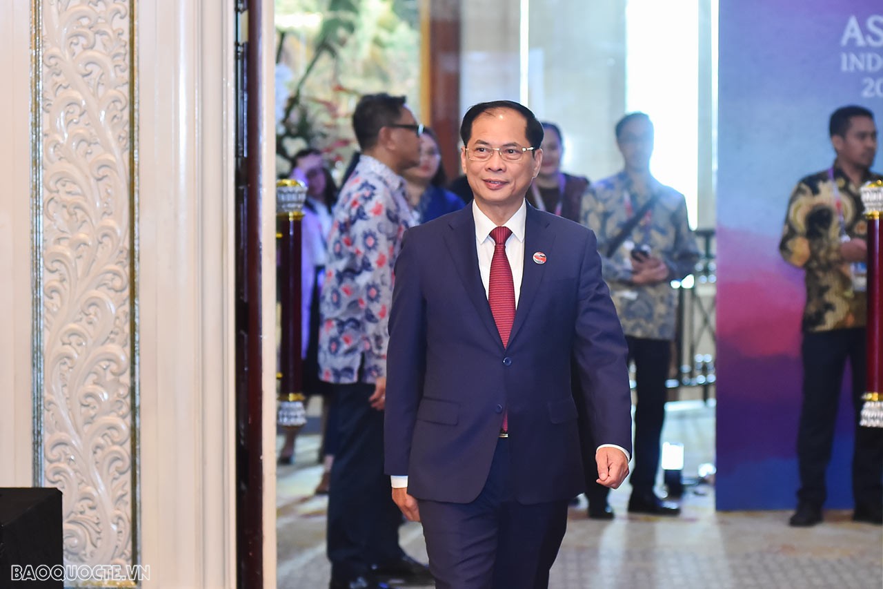 Hoạt động của Bộ trưởng Ngoại giao Bùi Thanh Sơn trong ngày đầu tiên dự AMM-56 Hoạt động của Bộ trưởng Ngoại giao Bùi Thanh Sơn trong ngày đầu tiên dự AMM-56