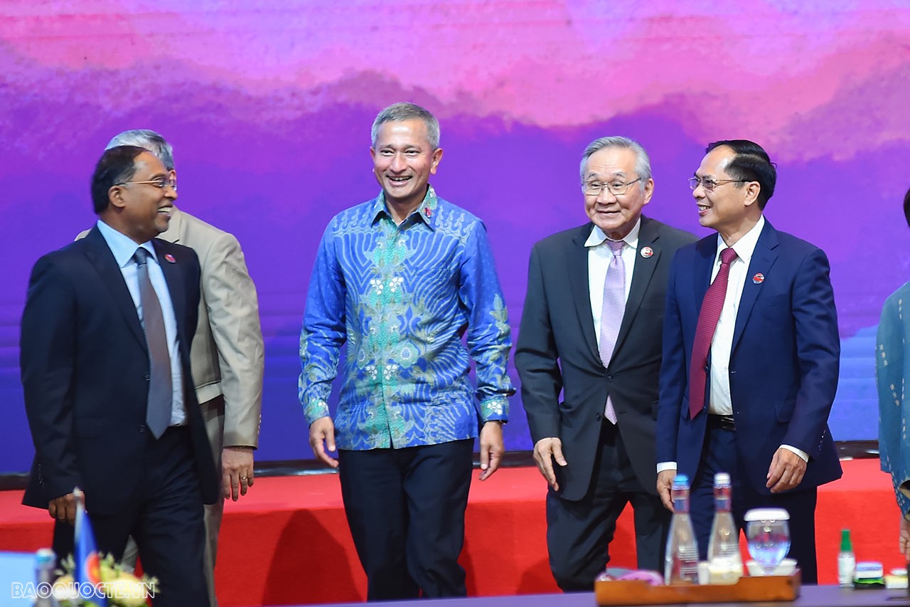 Hoạt động của Bộ trưởng Ngoại giao Bùi Thanh Sơn trong ngày đầu tiên dự AMM-56 Hoạt động của Bộ trưởng Ngoại giao Bùi Thanh Sơn trong ngày đầu tiên dự AMM-56