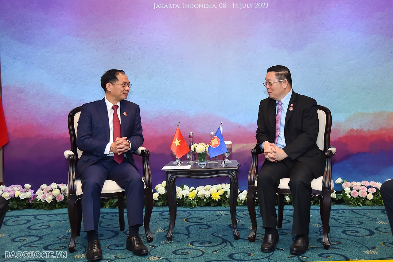 Hoạt động của Bộ trưởng Ngoại giao Bùi Thanh Sơn trong ngày đầu tiên dự AMM-56 Hoạt động của Bộ trưởng Ngoại giao Bùi Thanh Sơn trong ngày đầu tiên dự AMM-56