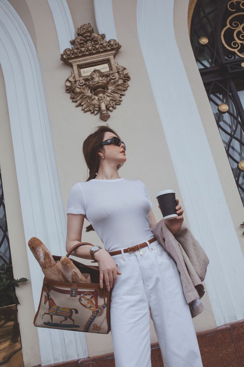 Lý Nhã Kỳ diện cây hàng hiệu sang chảnh xuống phố Lý Nhã Kỳ diện cây hàng hiệu sang chảnh xuống phố