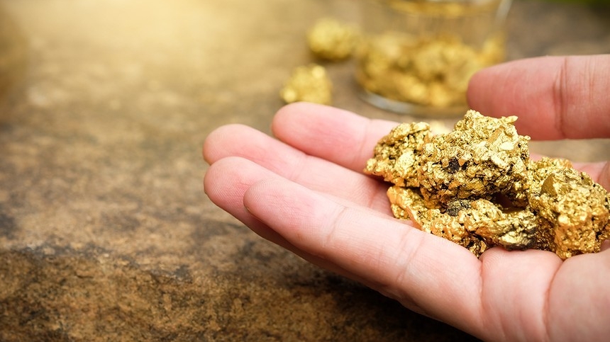 Giá vàng hôm nay 8/7/2025: Giá vàng 'sụt hố' sau tin từ Tổng thống Trump, Fed có thể khiến thị trường chao đảo, vẫn có hy vọng tăng