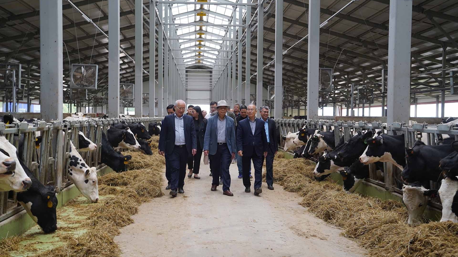 Đại sứ Đặng Minh Khôi thăm và làm việc tại các cơ sở thuộc tập đoàn TH True Milk tại tỉnh Kaluga, Nga