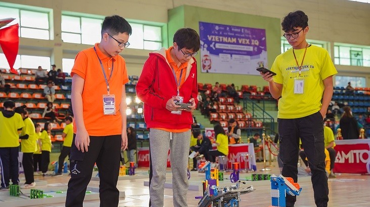 Khởi động chương trình 'A Year of Robotics 2024' và Giải vô địch Quốc gia VEX Robotics 2024