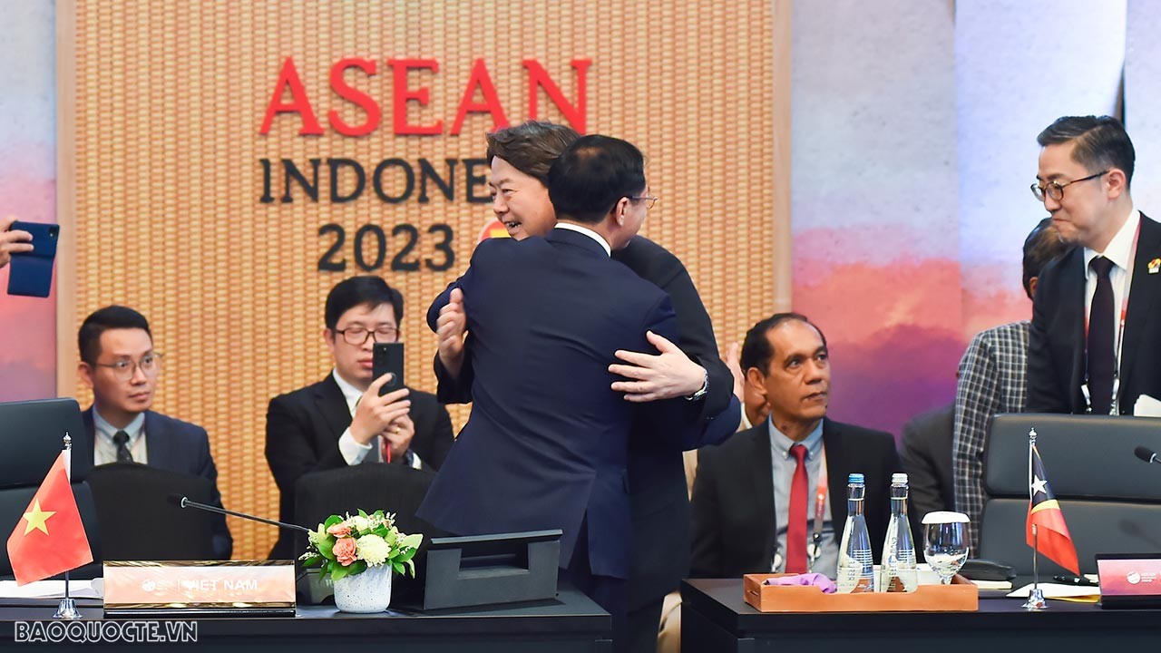 AMM-56: Bộ trưởng Ngoại giao Bùi Thanh Sơn gặp Bộ trưởng Ngoại giao Nhật Bản Hayashi Yoshimasa AMM-56: Bộ trưởng Ngoại giao Bùi Thanh Sơn gặp Bộ trưởng Ngoại giao Nhật Bản Hayashi Yoshimasa