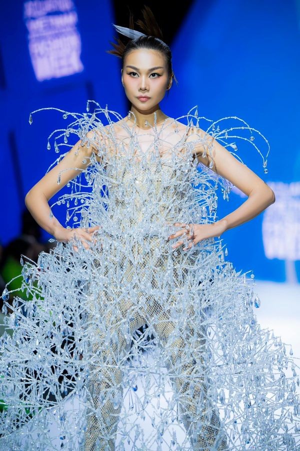 Siêu mẫu Thanh Hằng