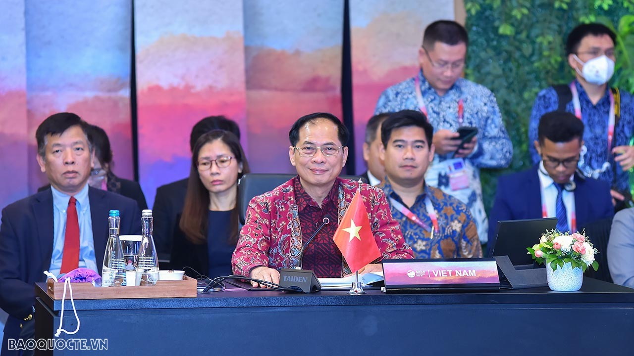 AMM-56: Nỗ lực đối thoại chân thành, tham vấn tin cậy, hợp tác thiết thực vì hòa bình, an ninh và phát triển thịnh vượng bền vững AMM-56: Nỗ lực đối thoại chân thành, tham vấn tin cậy, hợp tác thiết thực vì hòa bình, an ninh và phát triển thịnh vượng bền vững