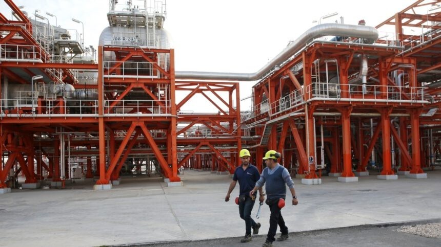 Chuyên gia: Sẽ vi phạm lệnh trừng phạt của Mỹ nếu giao dịch hàng đổi hàng với Iran