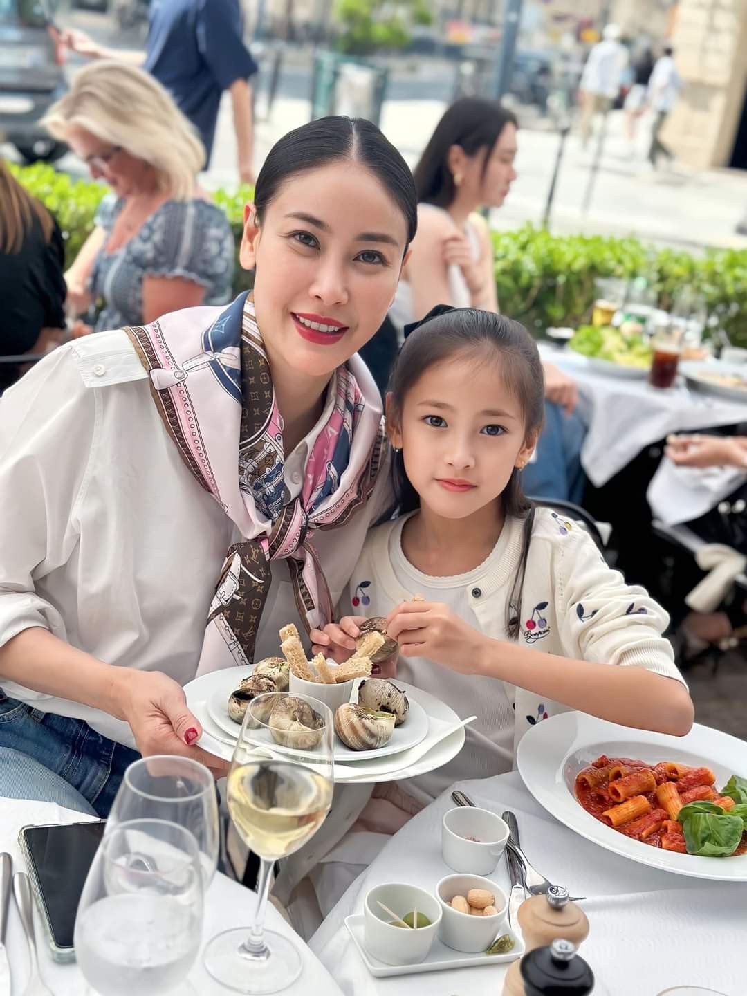 Sao Việt: Hồng Diễm diện đồ sang chảnh Sao Việt: Hồng Diễm diện đồ sang chảnh