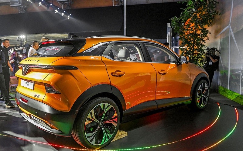 Cận cảnh xe ô tô điện VinFast VF6, phạm vi hoạt động lên đến 399km