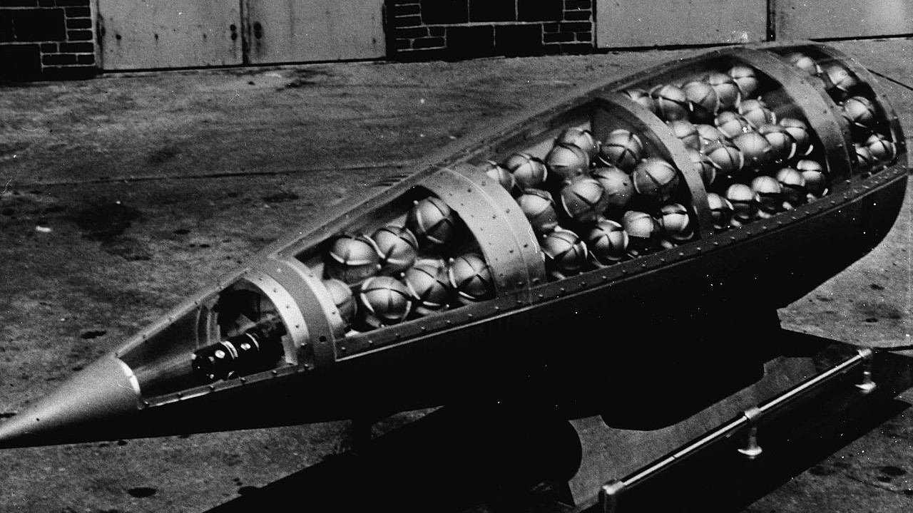 Bom chùm Mỹ cập bến Ukraine không ‘thần thánh’ như đã tưởng, có thể thay thế bằng vũ khí khác