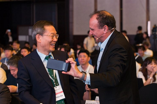 Hàn Quốc tăng cường hợp tác với Google trong lĩnh vực trí tuệ nhân tạo. Hàn Quốc tăng cường hợp tác với Google trong lĩnh vực trí tuệ nhân tạo.