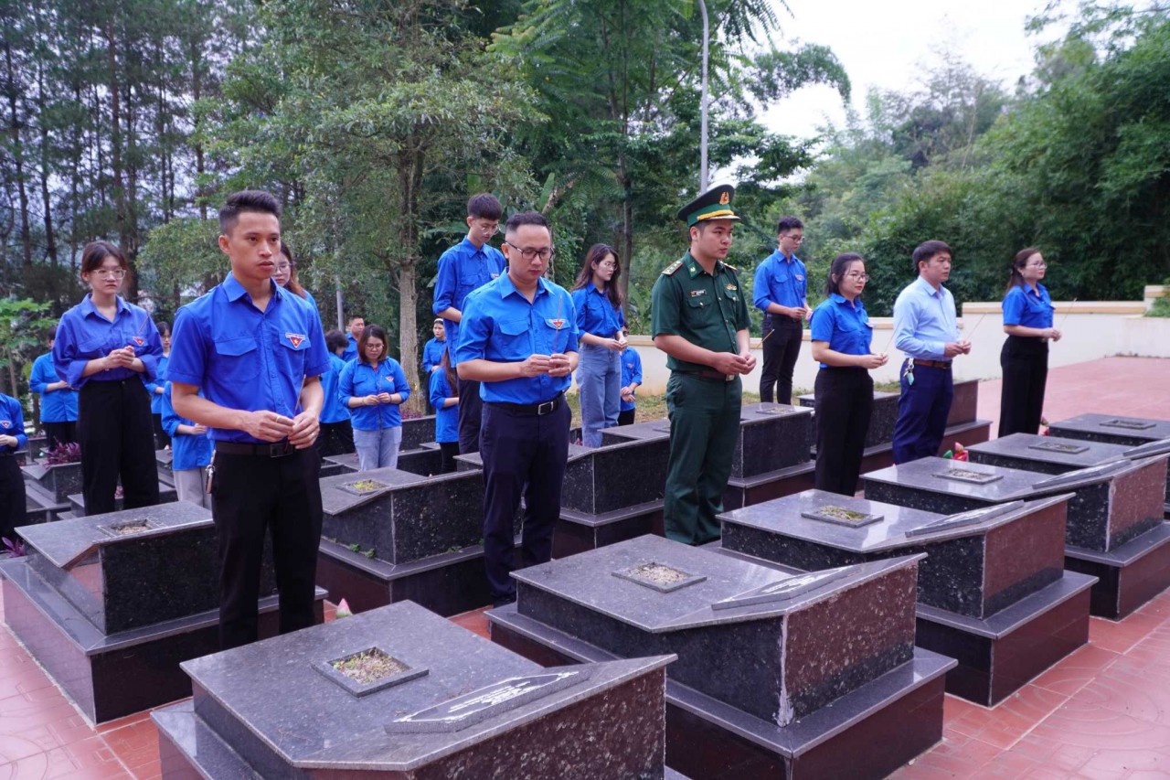 Chuyến đi 'Về nguồn-Mùa hè xanh 2023' với chủ đề 'Dấu chân Ngoại giao'