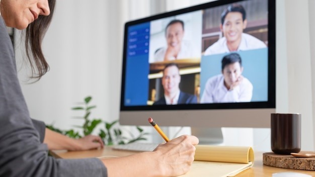 Cam go cuộc chiến làm việc tại nhà