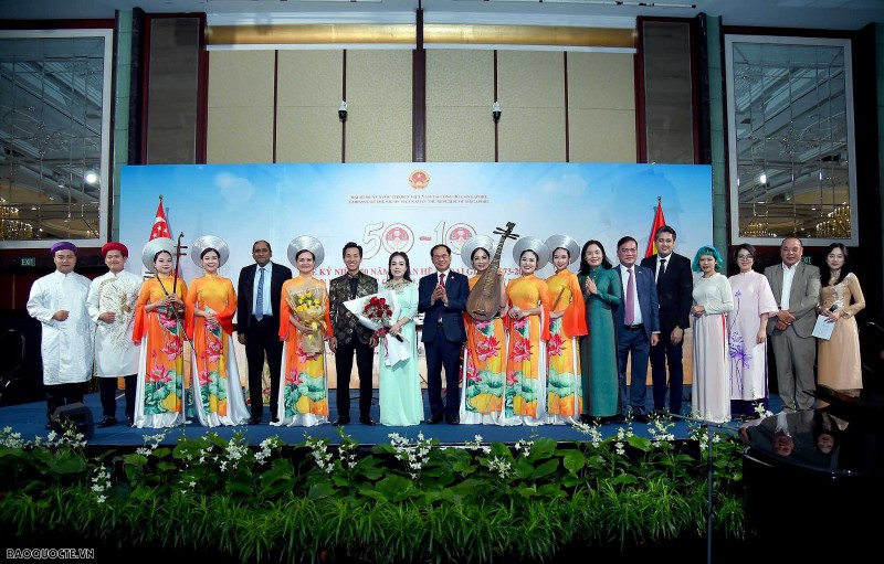 Bộ trưởng Bùi Thanh Sơn tham dự Lễ kỷ niệm trọng thể 50 năm Ngày thiết lập quan hệ ngoại giao và 10 năm Đối tác chiến lược Việt Nam-Singapore