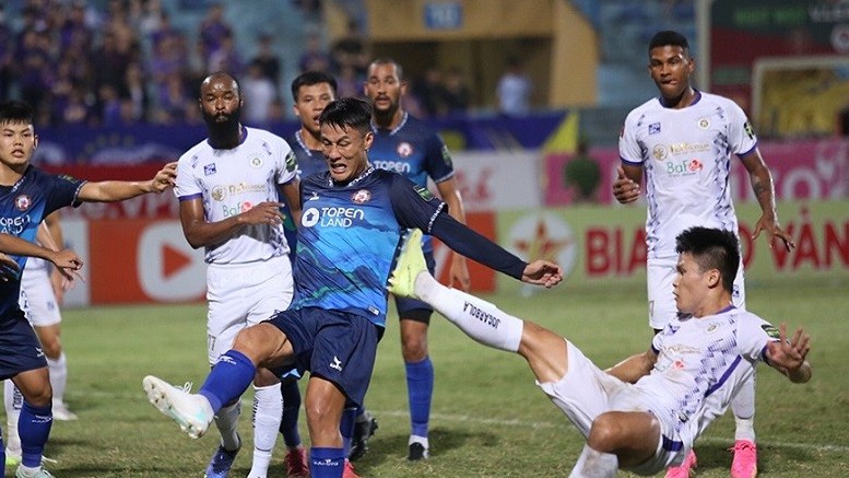 V-League 2023: Những hình ảnh Mạc Hồng Quân thi đấu năng nổ trong trận Hà Nội FC và CLB Bình Định