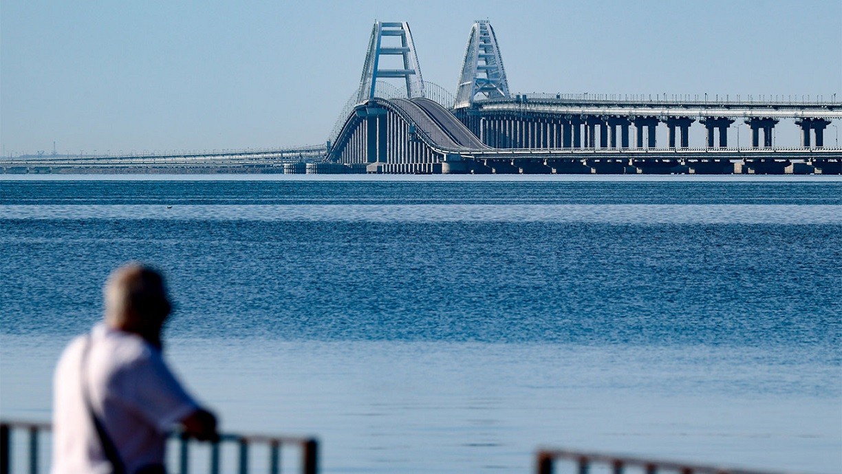 Bán đảo Crimea mất 100.000 khách du lịch mỗi tuần do vụ tấn công khủng bố; Giao thông bằng phà từ bán đảo Crimea phải dừng do thời tiết xấu