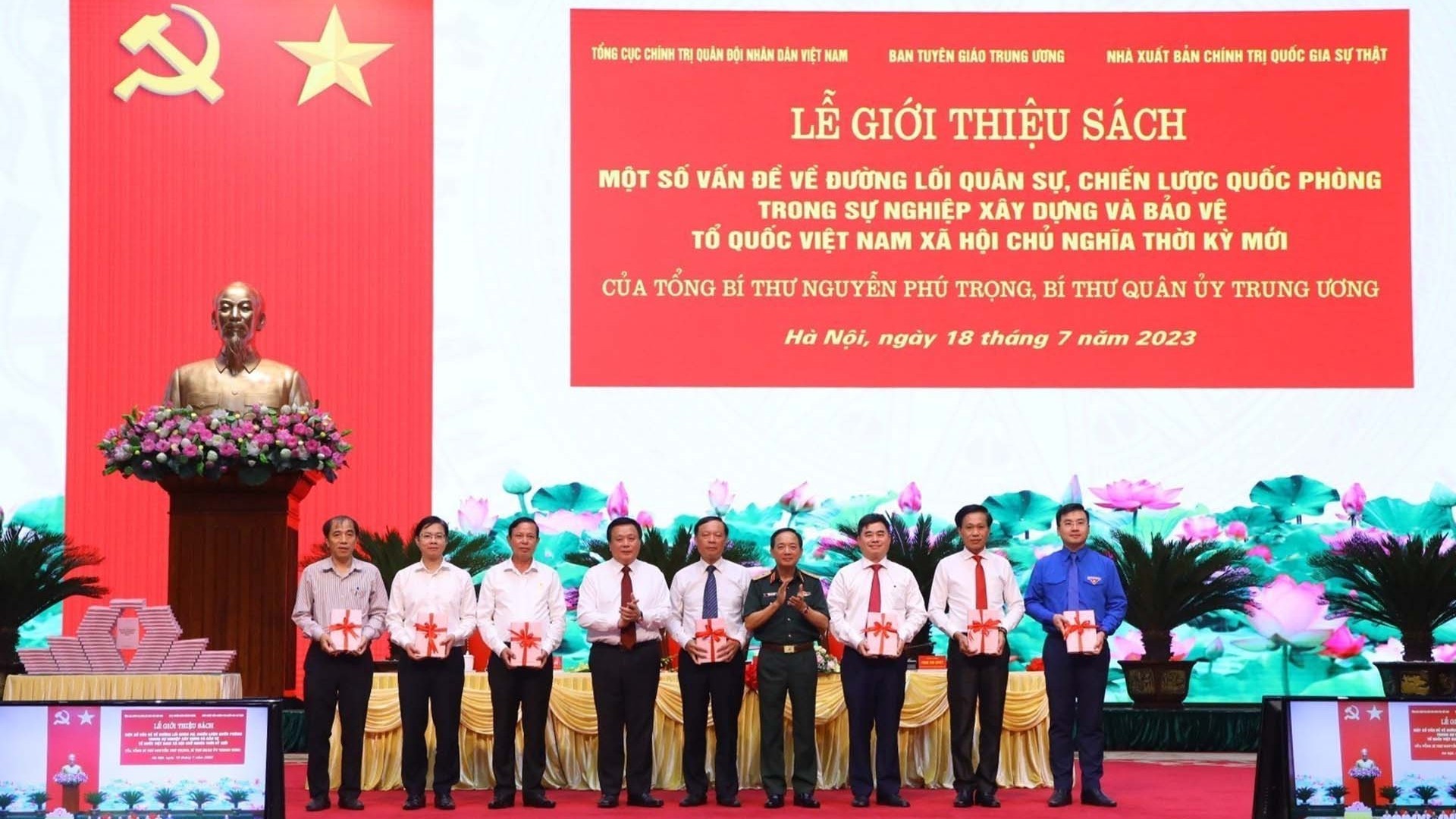 Giới thiệu cuốn sách của Tổng Bí thư Nguyễn Phú Trọng về đường lối quân sự, chiến lược quốc phòng