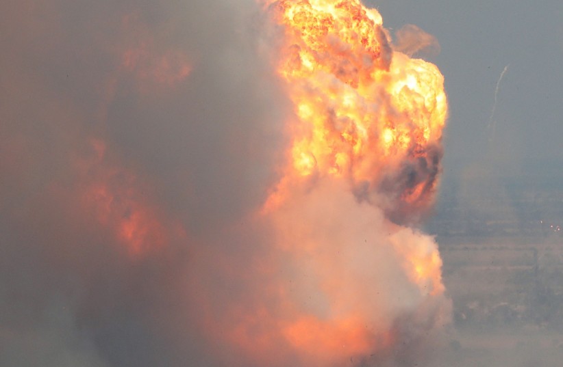 Ukraine thừa nhận đã tấn công làm nổ tung kho đạn ở bán đảo Crimea