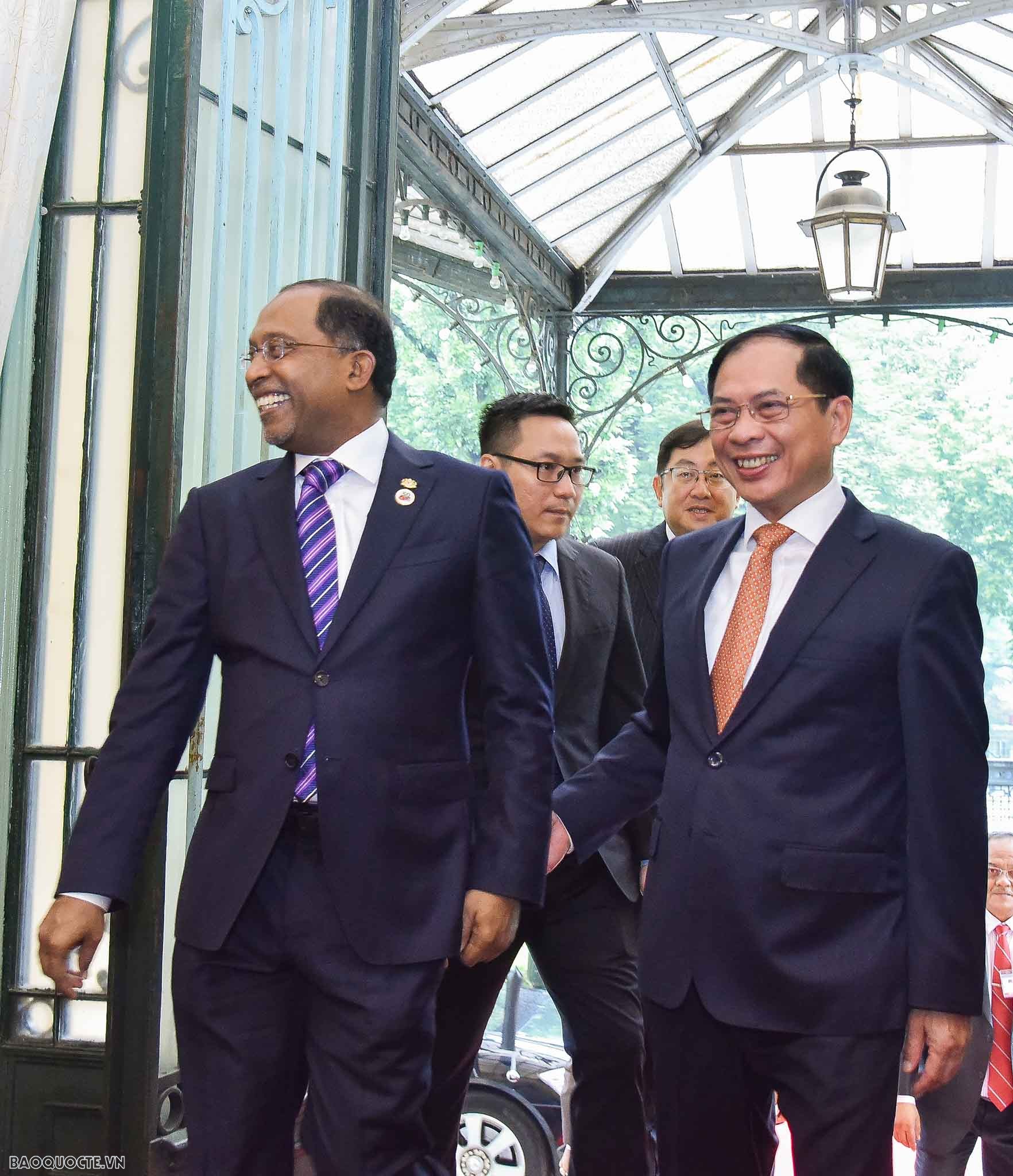Bộ trưởng Ngoại giao Bùi Thanh Sơn đón chính thức Bộ trưởng Ngoại giao Malaysia